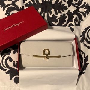 NWT Ferragamo Gancini Continental Wallet